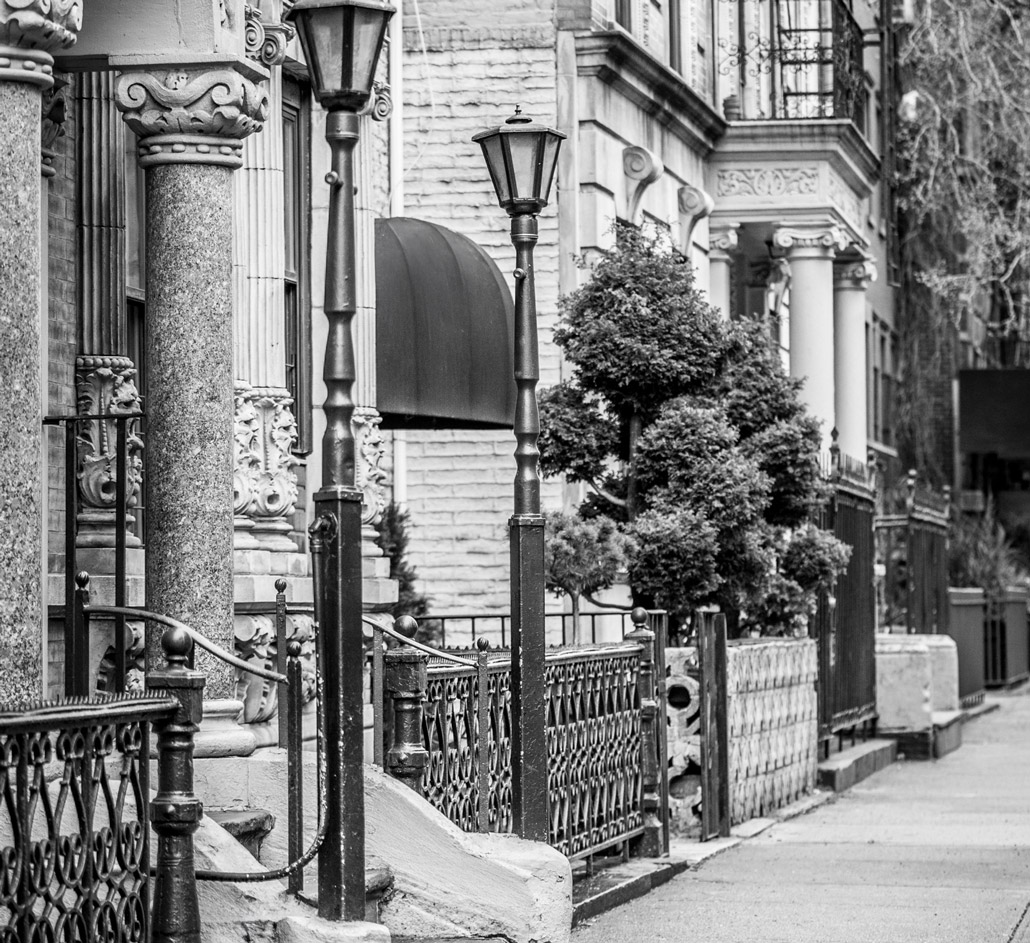 vintage-looking-new-york-city-manhattan-street-sce-